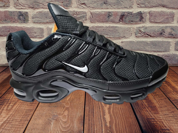 Men’s Black Air Max Sneakers – Full Black Sole