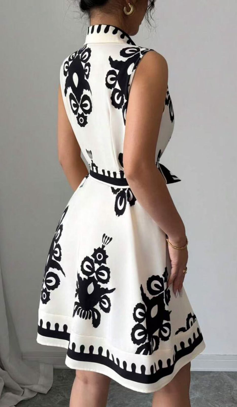 Elegant Black & White Sleeveless Shirt Dress with Belt